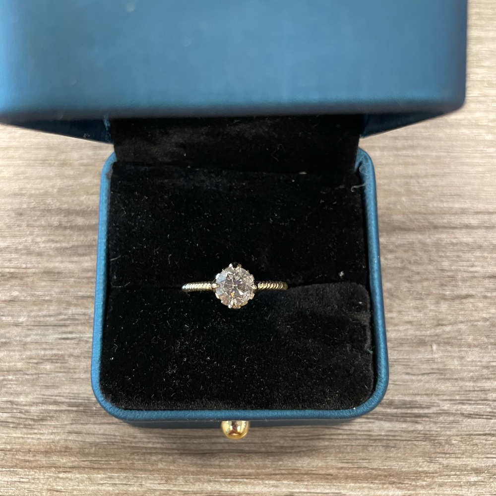 .9 ct natural diamond solitaire in 14k setting. Color j clarity sv2
